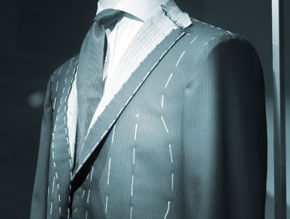 cravate grenadine de soie avec costume